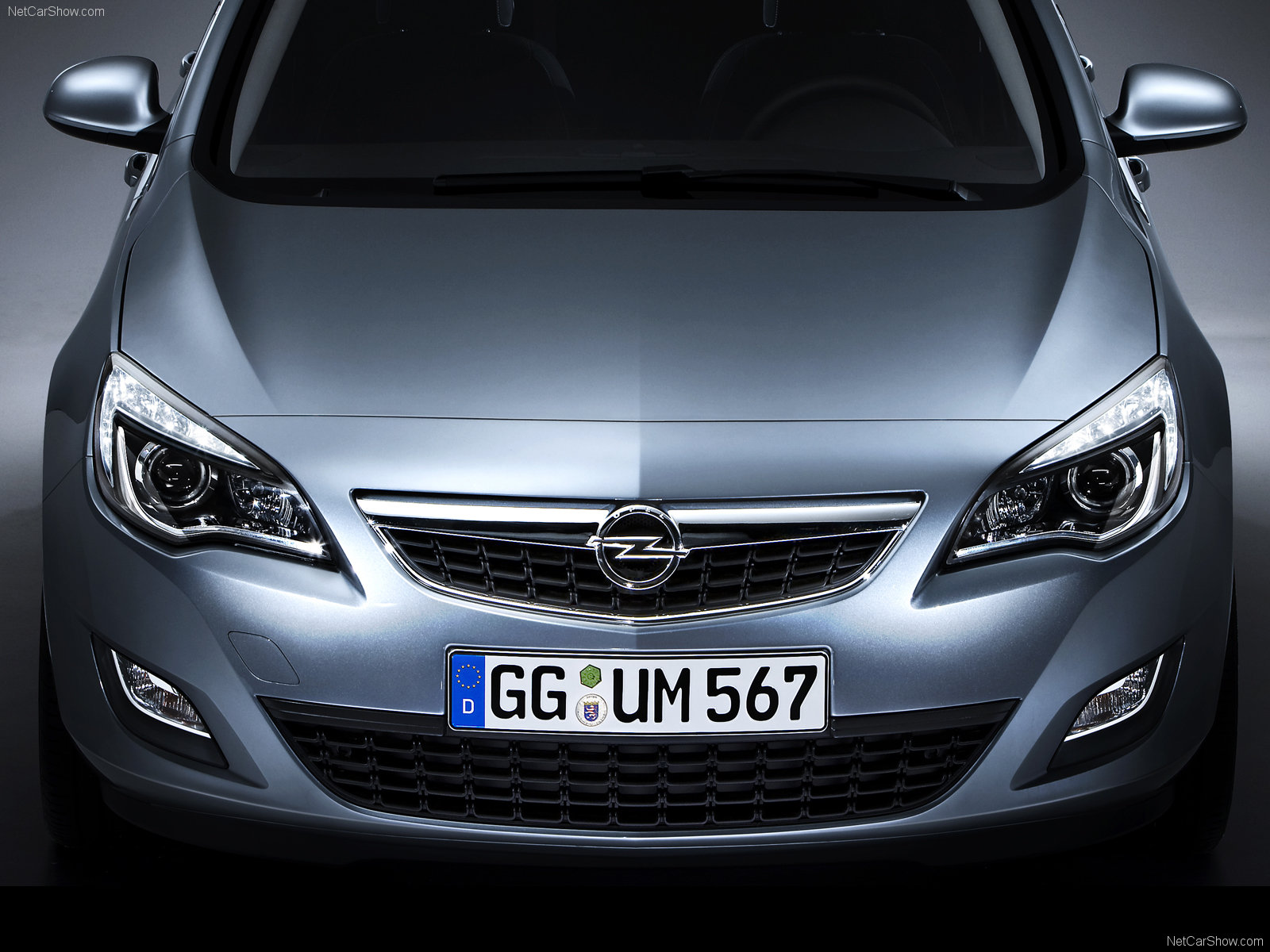 Новые фото Opel Astra 2010: интерьер и скетчи! Франкфуртский